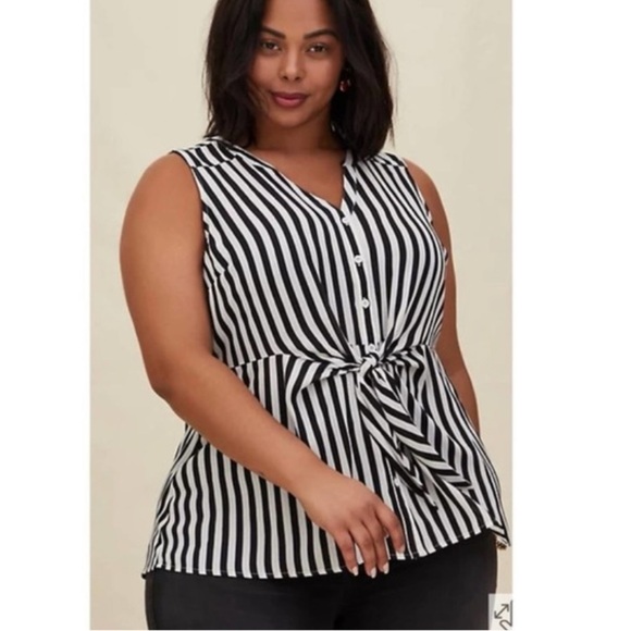 Torrid Black and White Sleeveless Tie Front Blouse size 5 - Picture 1 of 8